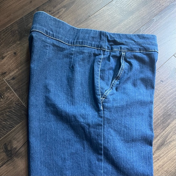 Alfred Dinner Allure Capri Jeans Size 12 NWT - Picture 10 of 10
